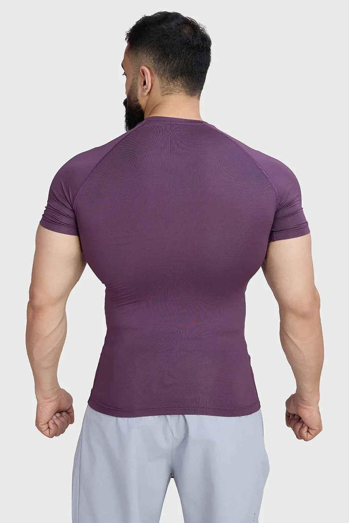Fuaark Nz compression T-shirt in plum color, fitted athletic T-shirt with short sleeves and breathable fabric.