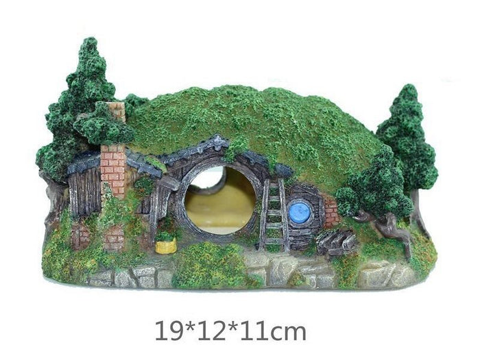 Small dealonlinenz fish tank decoration shaped like a house, suitable for aquarium ornament display.