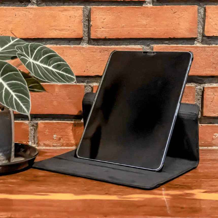 TechPlus iPad Air 4 10.9-inch rotating case with 360° slim protective cover, featuring a sleek design and durable material.