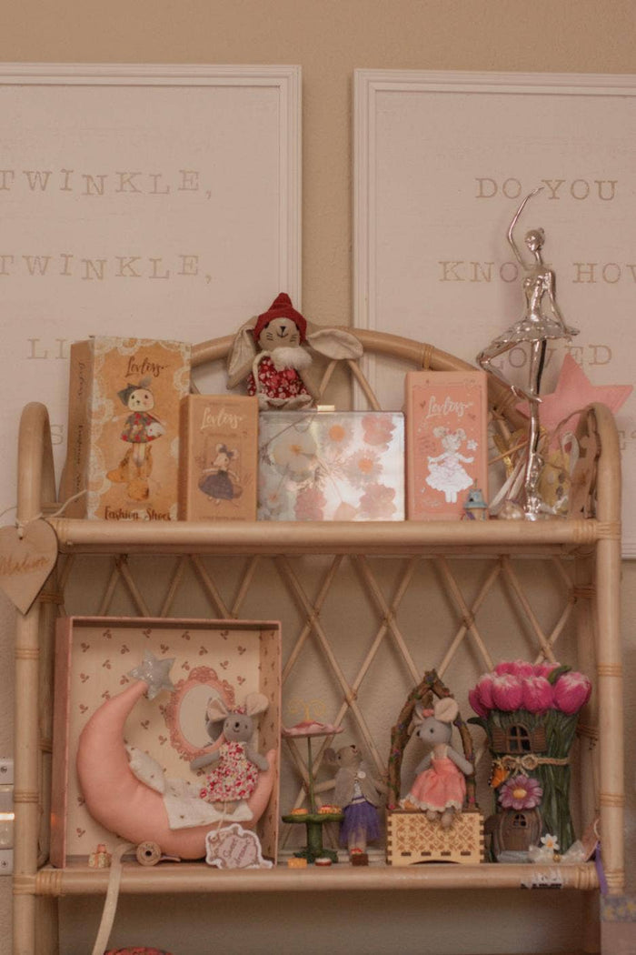 Levlovs Mice on a shelf