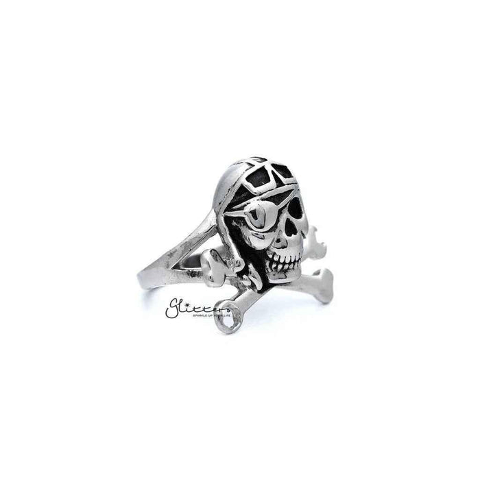 Men's stainless steel skull ring with bone casting design from Glitters, featuring detailed skull and bone accents.
