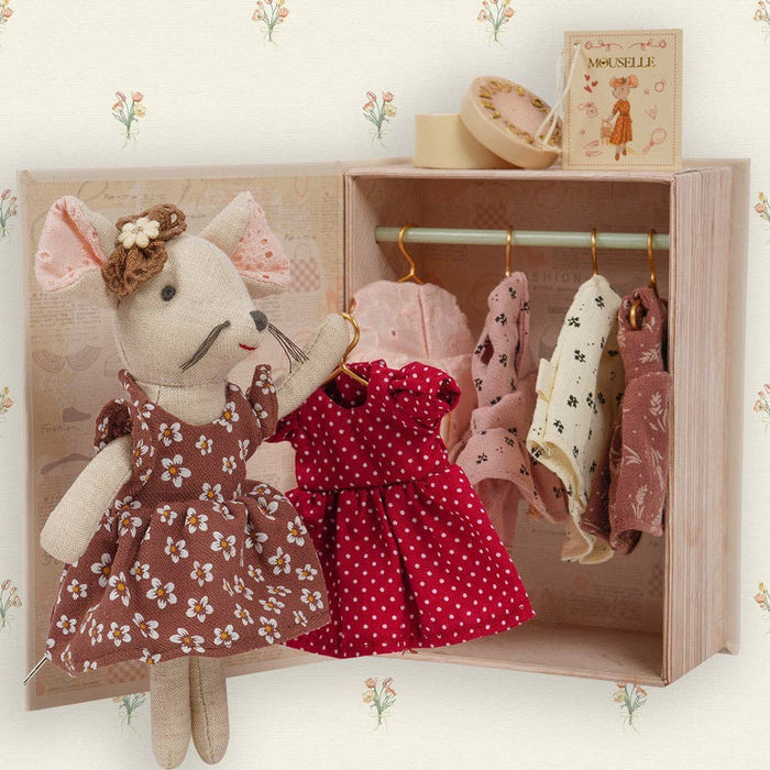 Mouselle Mouse with wardrobe of clothes