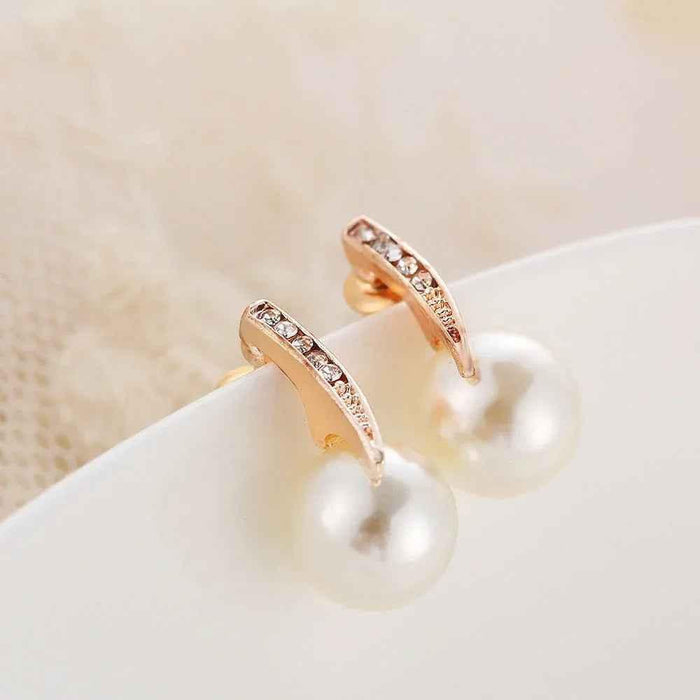 Stylish 3Sixty5 Pearl Luxe Duo Jewelry Set with elegant pearls and matching accessories for a fashionable, sophisticated look.