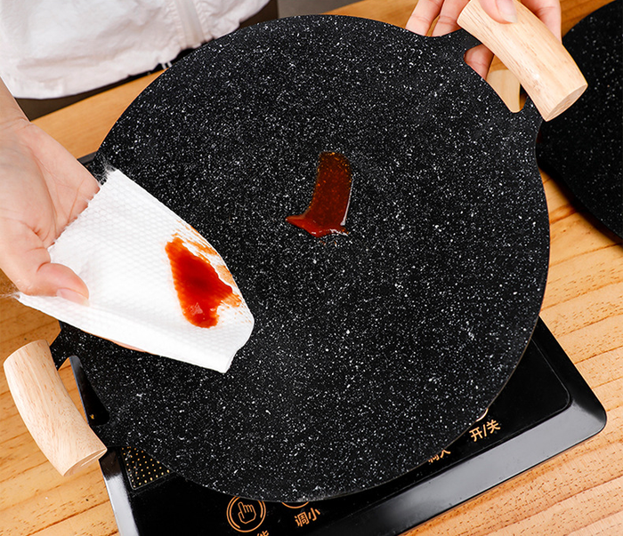 ECOTREK 30cm portable non-stick barbecue plate, ideal for outdoor cooking and grilling, with a durable non-stick surface.