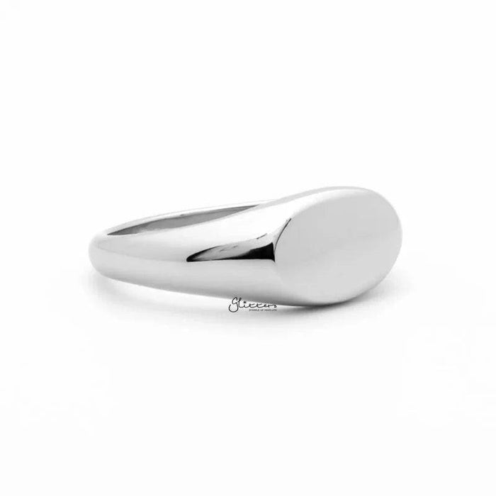 Silver stainless steel oval signet ring from Glitters, featuring a sleek and polished design for stylish everyday wear.