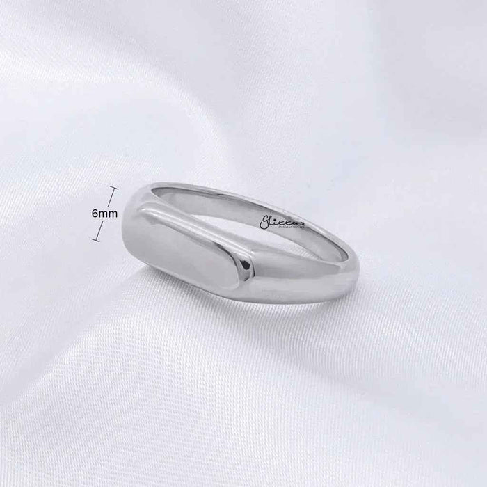 Silver stainless steel rectangle signet ring from Glitters, showcasing a sleek, modern design with a smooth, polished finish.