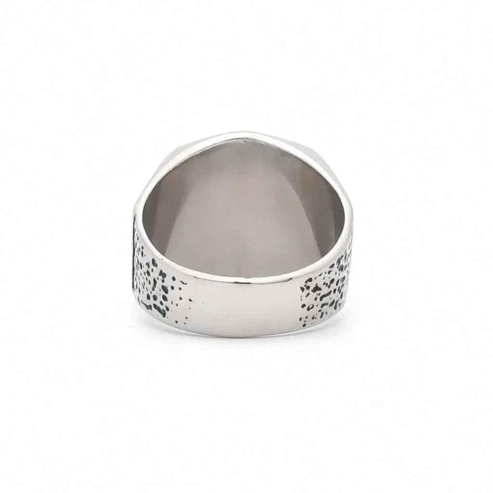 Stainless steel skull ring by Glitters featuring a detailed skull design, durable and stylish for everyday wear.