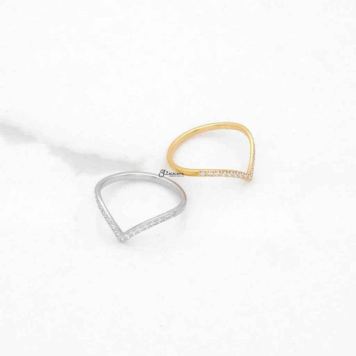 Silver stainless steel V-shape ring with CZ pave detail, from Glitters stainless steel rings collection.